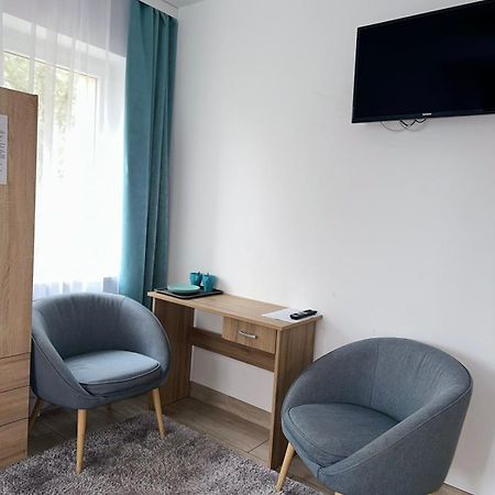 Hostel Mleczna - Metro Zacisze Варшава Экстерьер фото