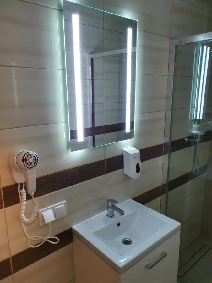 Hostel Mleczna - Metro Zacisze Варшава Экстерьер фото