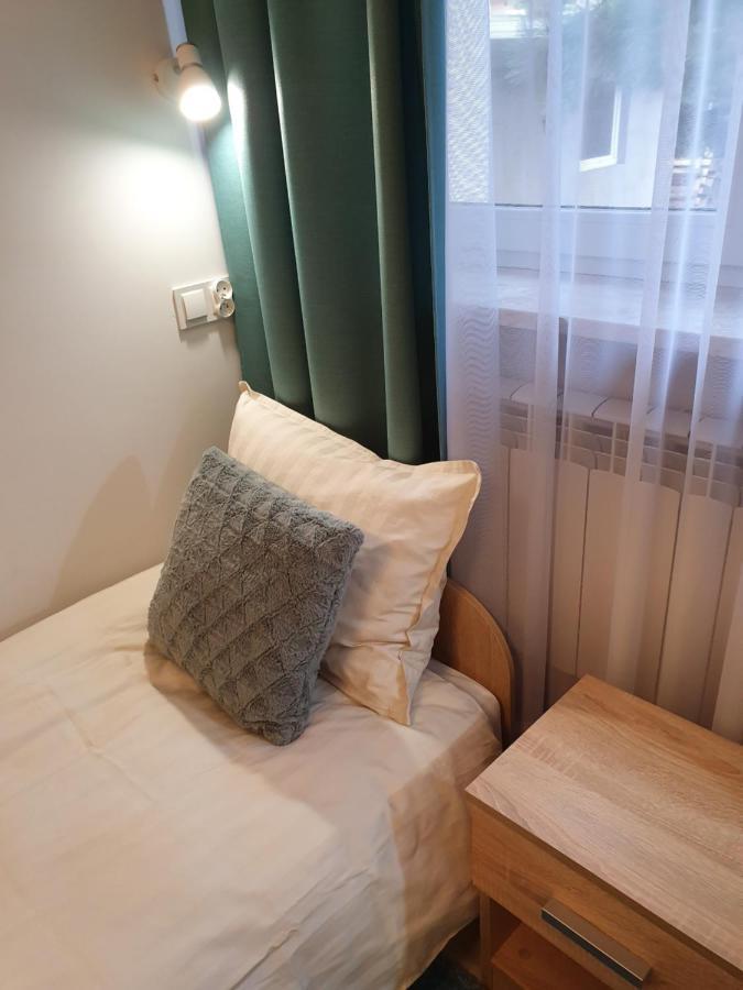 Hostel Mleczna - Metro Zacisze Варшава Экстерьер фото