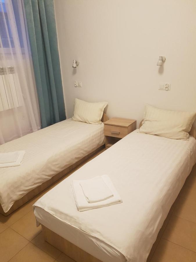 Hostel Mleczna - Metro Zacisze Варшава Экстерьер фото