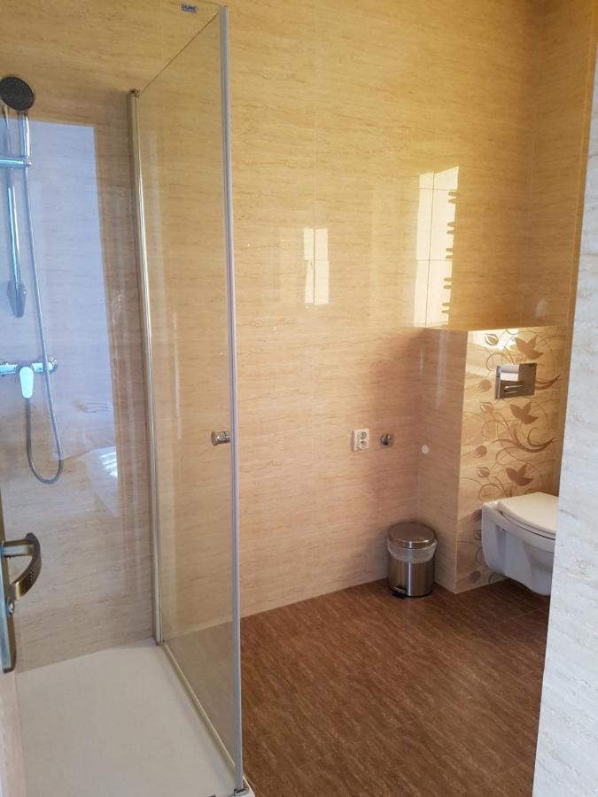 Hostel Mleczna - Metro Zacisze Варшава Экстерьер фото