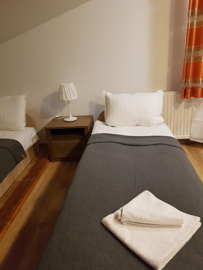 Hostel Mleczna - Metro Zacisze Варшава Экстерьер фото