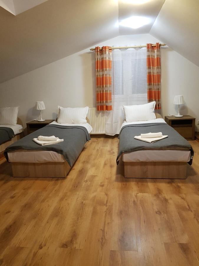 Hostel Mleczna - Metro Zacisze Варшава Экстерьер фото