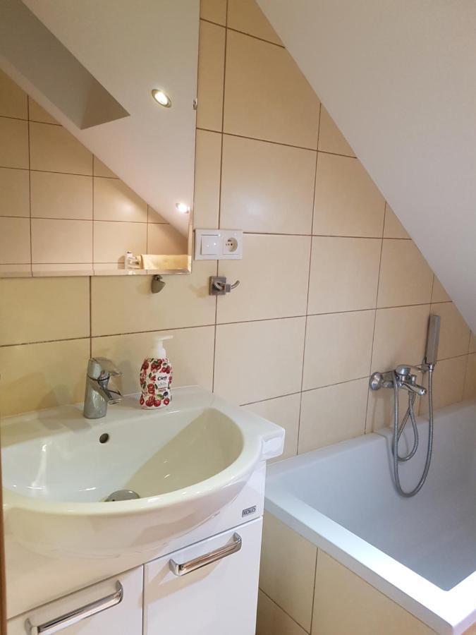 Hostel Mleczna - Metro Zacisze Варшава Экстерьер фото