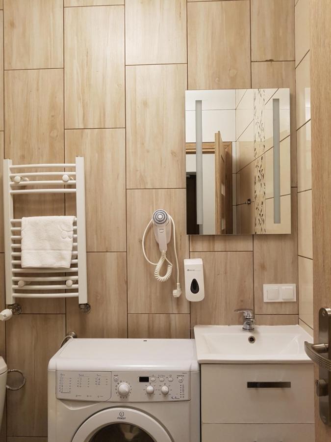 Hostel Mleczna - Metro Zacisze Варшава Экстерьер фото