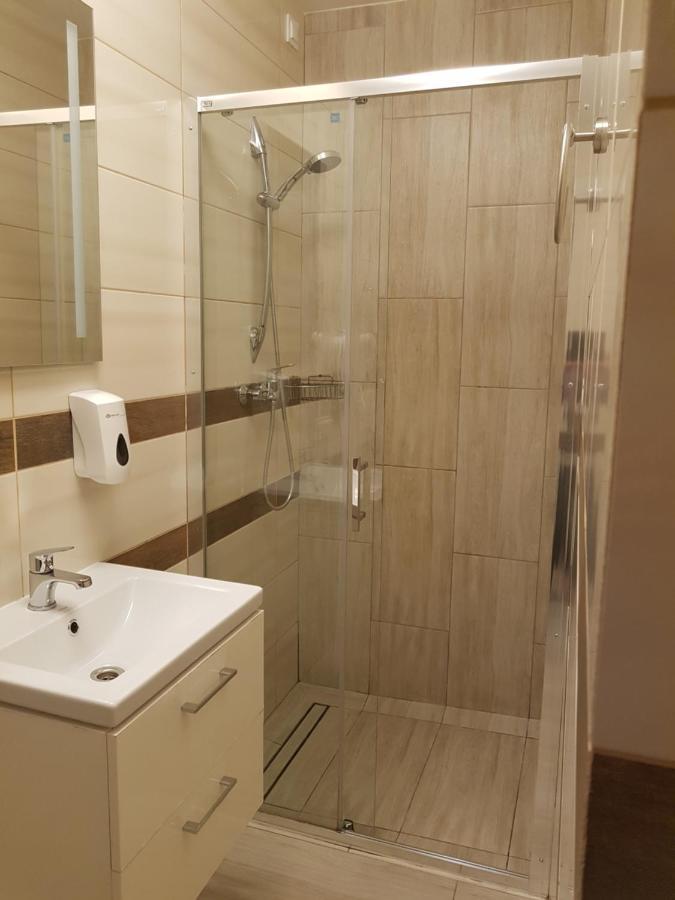 Hostel Mleczna - Metro Zacisze Варшава Экстерьер фото