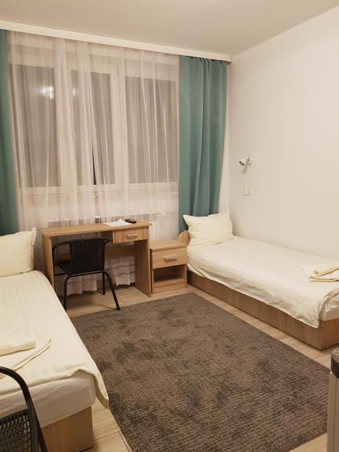Hostel Mleczna - Metro Zacisze Варшава Экстерьер фото
