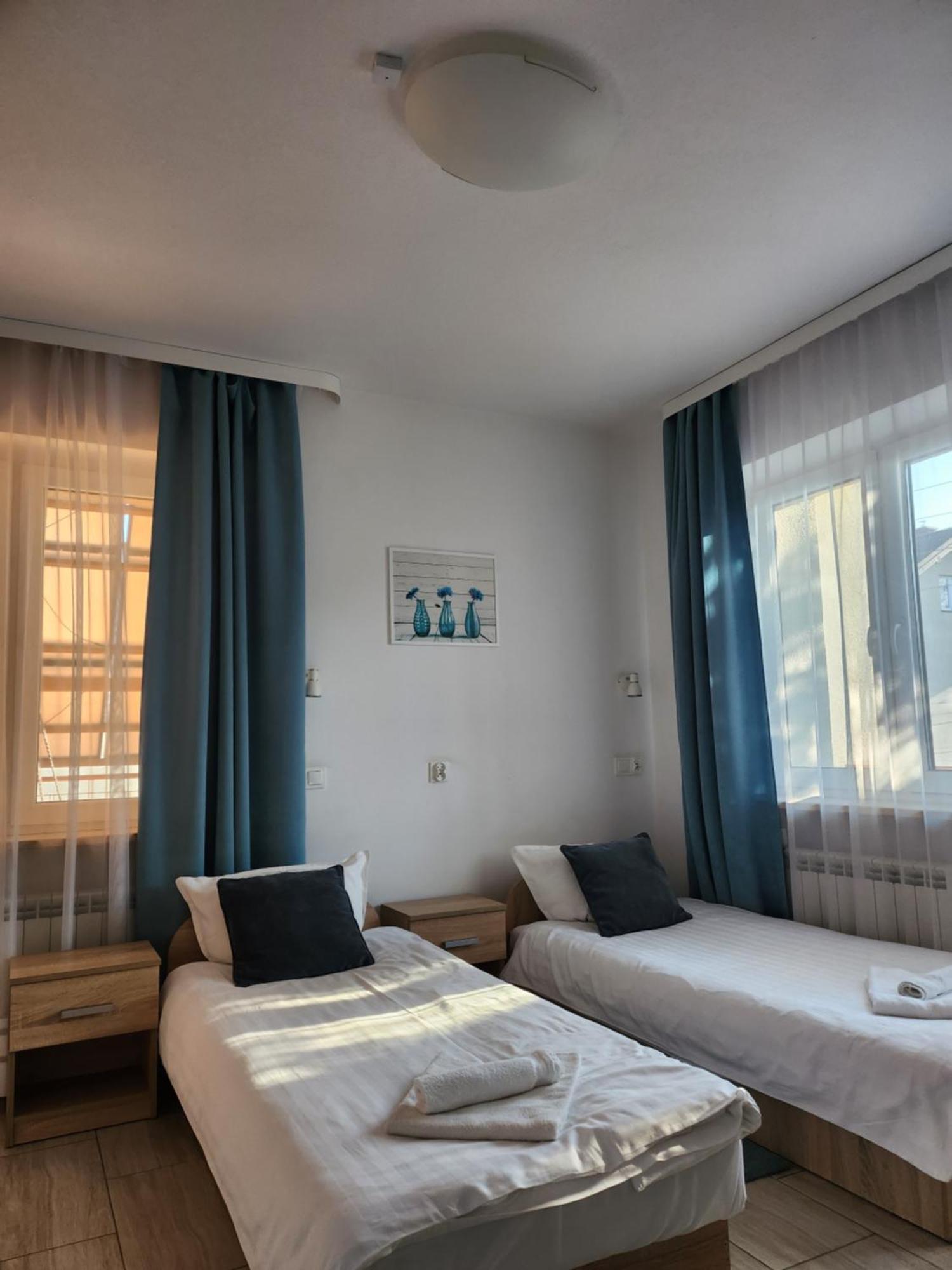 Hostel Mleczna - Metro Zacisze Варшава Экстерьер фото