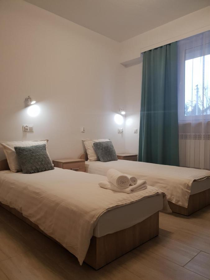 Hostel Mleczna - Metro Zacisze Варшава Экстерьер фото