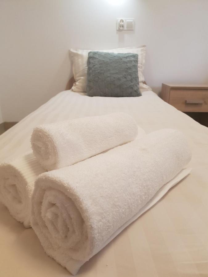 Hostel Mleczna - Metro Zacisze Варшава Экстерьер фото